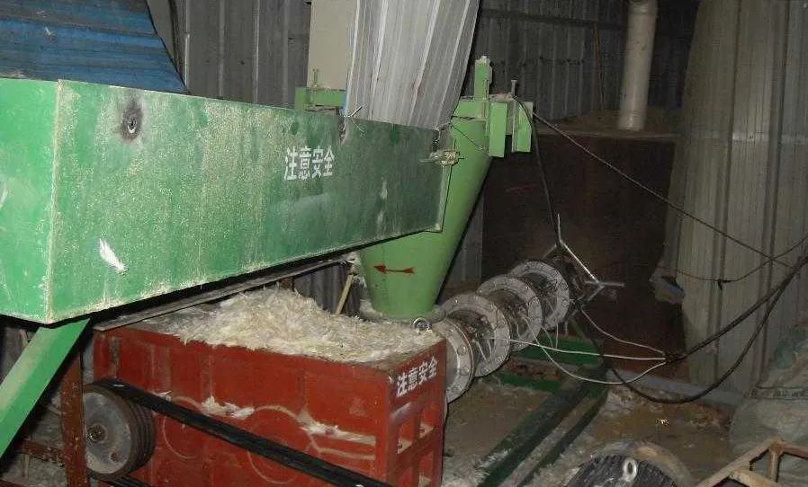 羽毛粉加工腥味、苦味、惡臭味混雜，看工業除臭劑如何快速除臭！