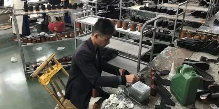 Dejing的凈??制鞋廠除臭劑，治理?yè)]發(fā)性有機(jī)化合物(VOC)廢氣.jpg